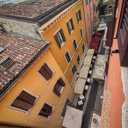Sky View Residenza - Piazza Erbe 아파트 베로나