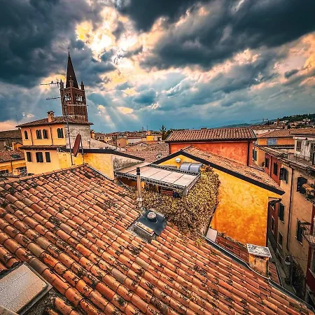 Sky View Residenza - Piazza Erbe 아파트 베로나